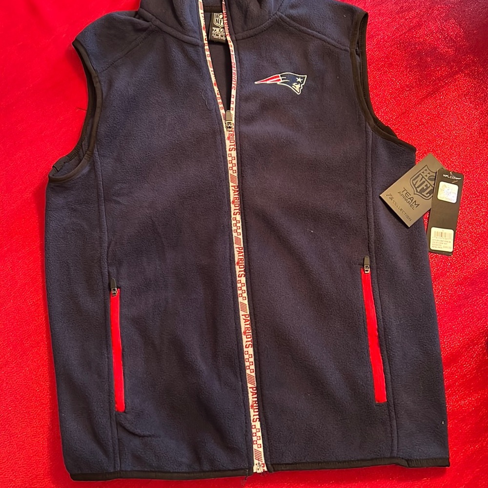 🏈 PATRIOTS FLEECE VEST MENS* TWO SIZES SMALL & MEDIUM